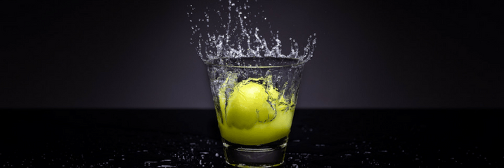 water splash with lemon