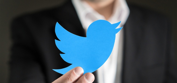 Man holds twitter logo