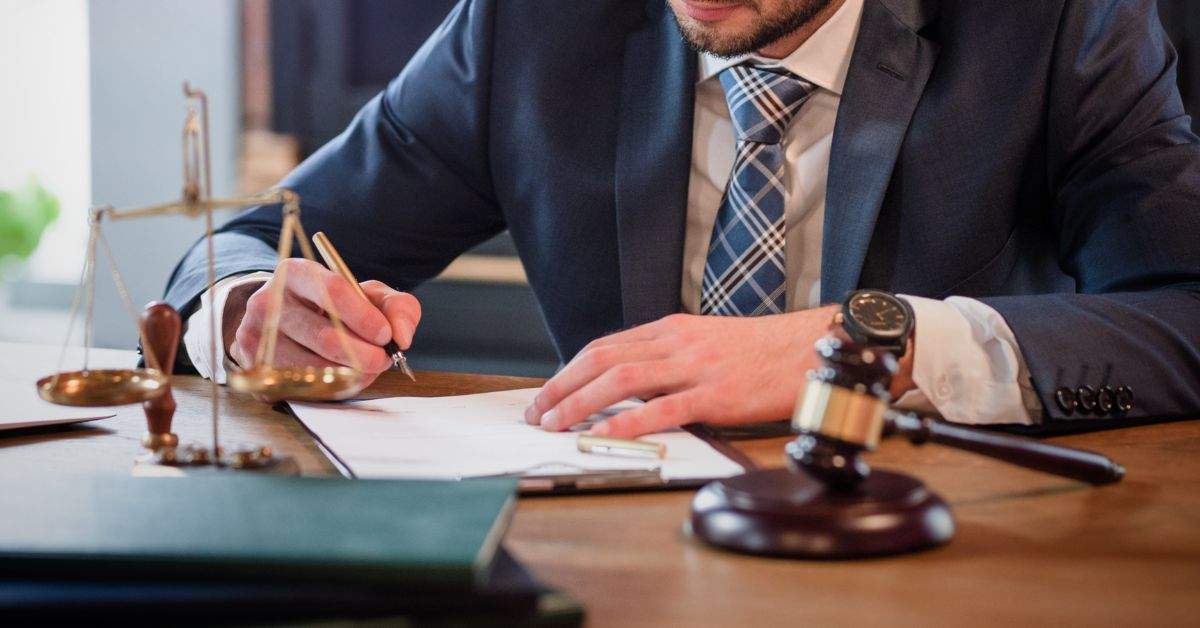 What Is The Role Of A Business Litigation Lawyer